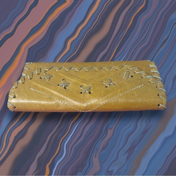 Handmade Hand Stitched Leather Wallet - Picture 9 of 9